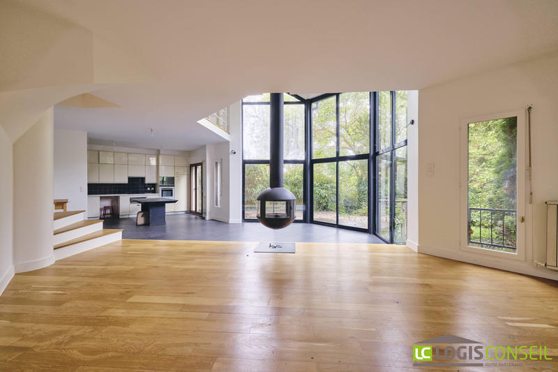 Maison contemporaine - 201 m² - 9 pièces