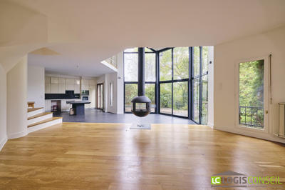 Maison contemporaine - 201 m² - 9 pièces