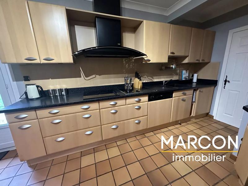 Propriété - 174 m² - 11 pièces