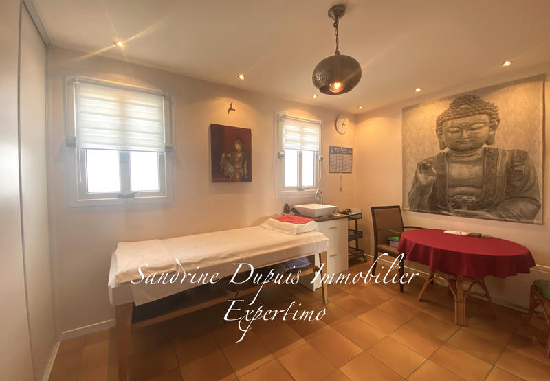 Maison - 230 m² - 9 pièces