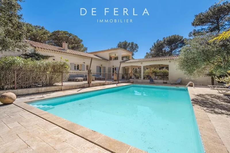 Villa - 250 m² - 9 pièces