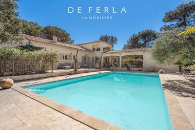 Villa - 250 m² - 9 pièces