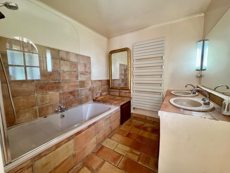 Maison - 274 m² - 11 pièces