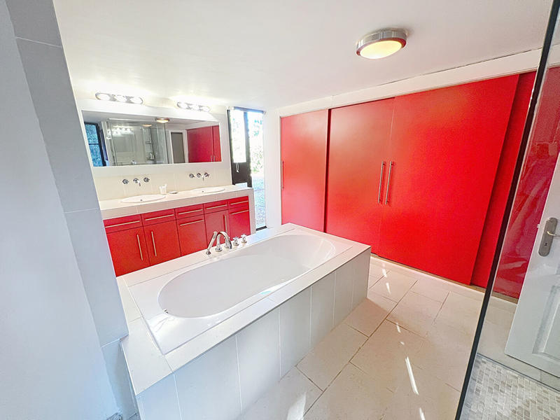 Maison - 275 m² - 8 pièces