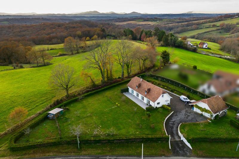 Maison - 200 m² - 6 pièces