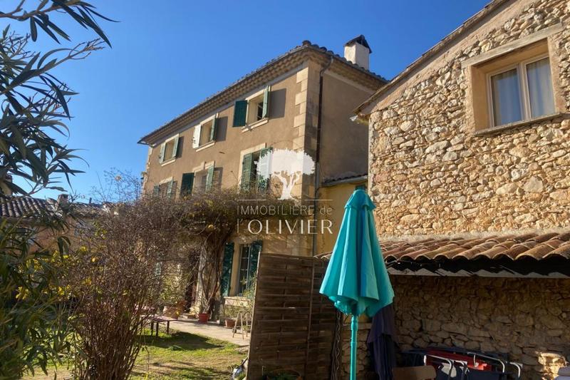 Propriété - 280 m² - 14 pièces