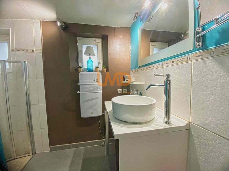 Propriété - 234 m² - 9 pièces