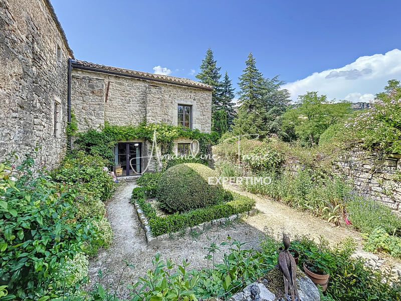 Maison - 224 m² - 8 pièces