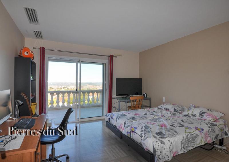 Maison - 350 m² - 6 pièces