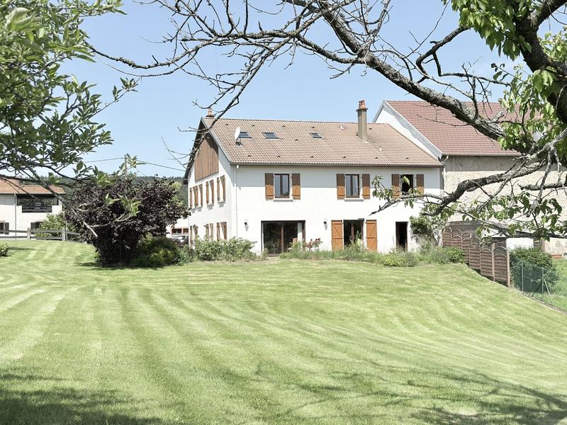 Maison - 323 m² - 11 pièces