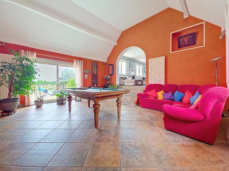 Maison - 240 m² - 6 pièces