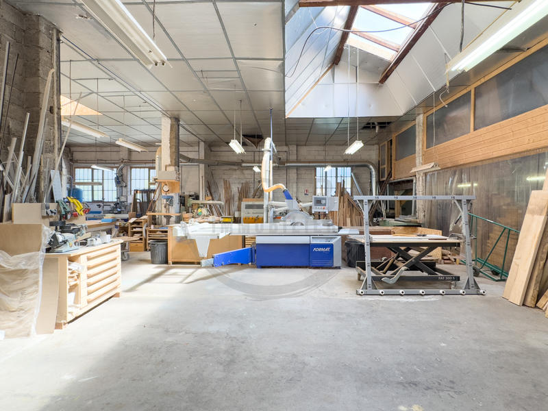 Local commercial - 645 m²