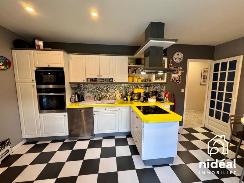 Maison - 152 m² - 6 pièces