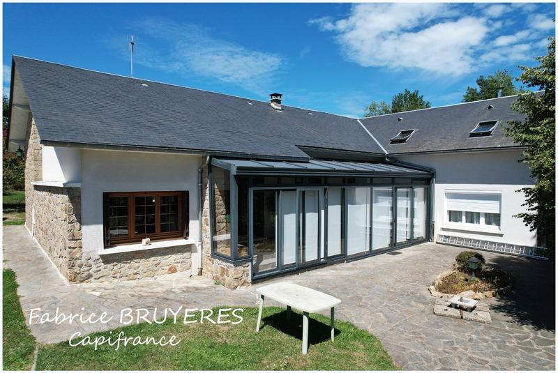 Maison - 247 m² - 8 pièces