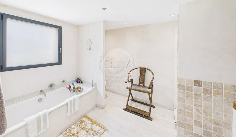 Maison - 283 m² - 5 pièces