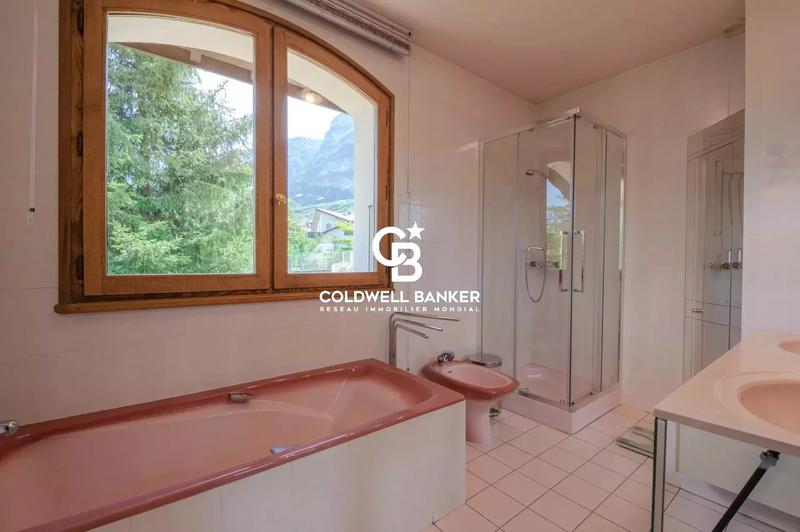 Propriété - 366 m² - 10 pièces