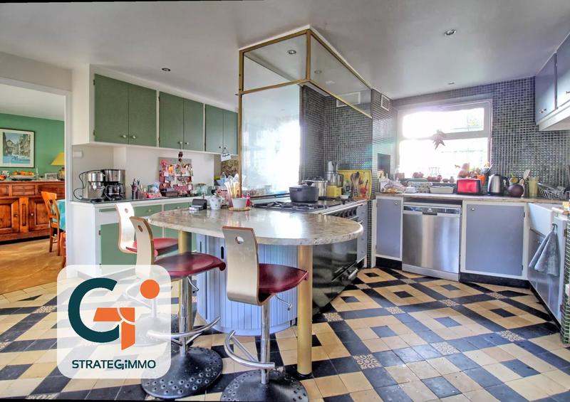 Maison - 291 m² - 12 pièces