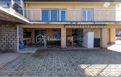 Maison - 262 m² - 8 pièces