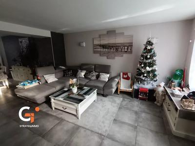 Maison - 90 m² - 5 pièces