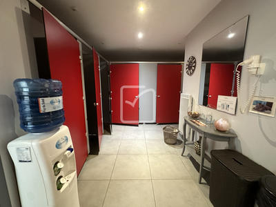 Local commercial - 244 m² - 14 pièces