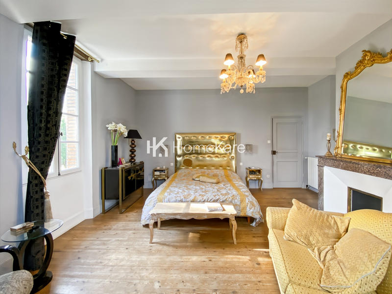 Maison - 300 m² - 8 pièces