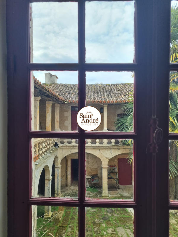 Maison - 427 m² - 13 pièces