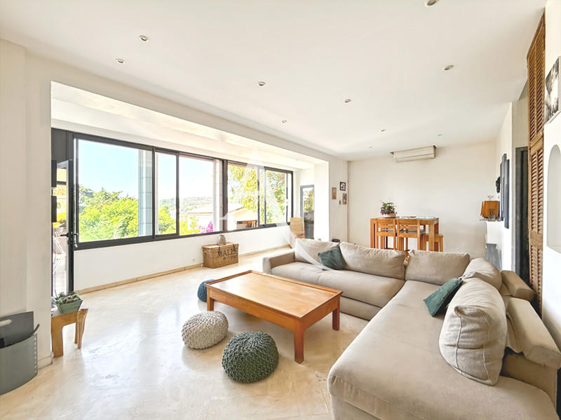 Maison - 201 m² - 5 pièces