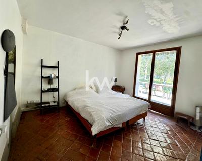 Maison - 221 m² - 7 pièces