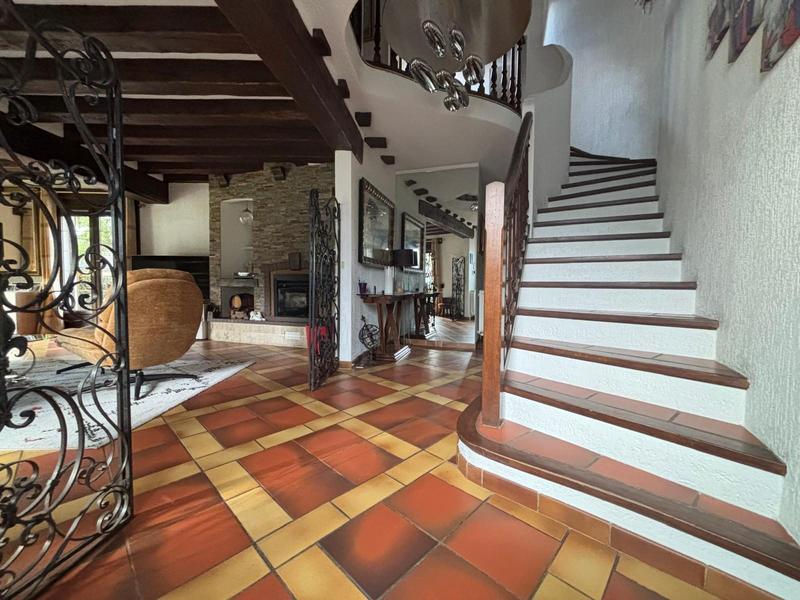 Maison - 224 m² - 8 pièces