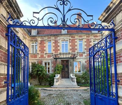 Propriété - 288 m² - 10 pièces