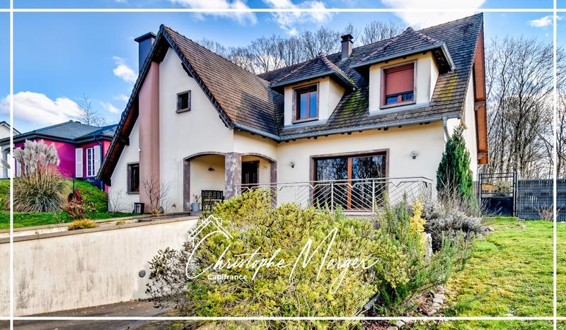 Maison - 220 m² - 6 pièces