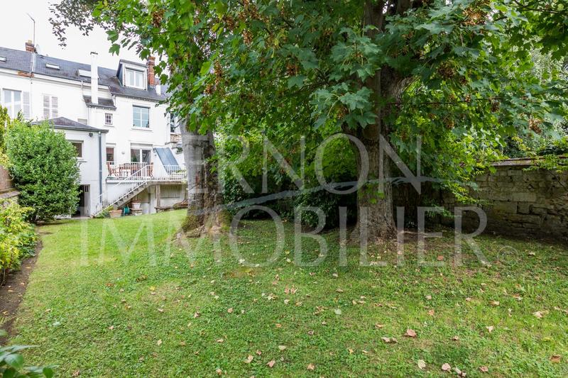 Maison ancienne - 202 m² - 8 pièces