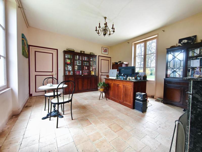 Maison - 245 m² - 8 pièces