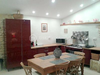 Maison - 240 m² - 8 pièces