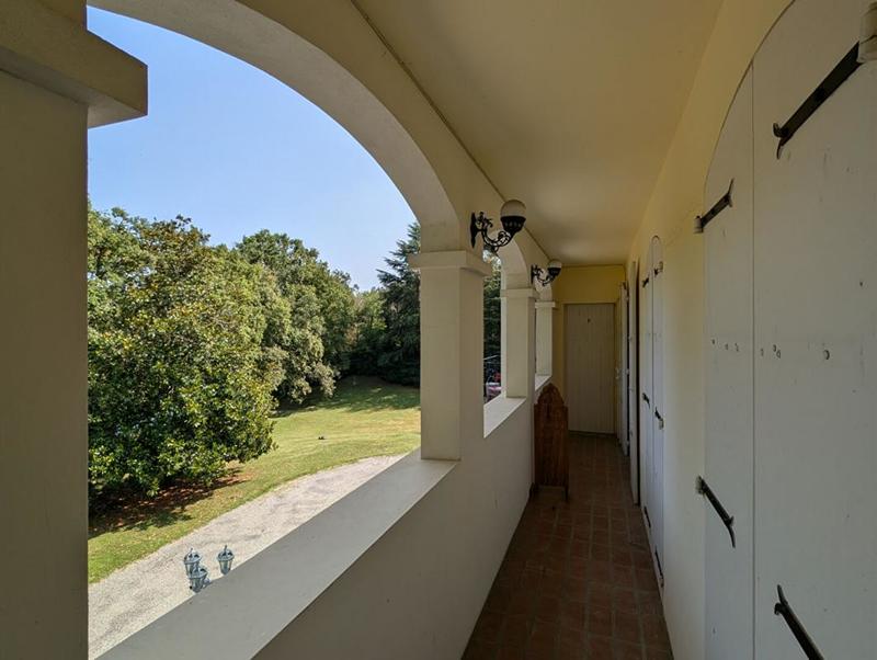 Propriété - 371 m² - 10 pièces