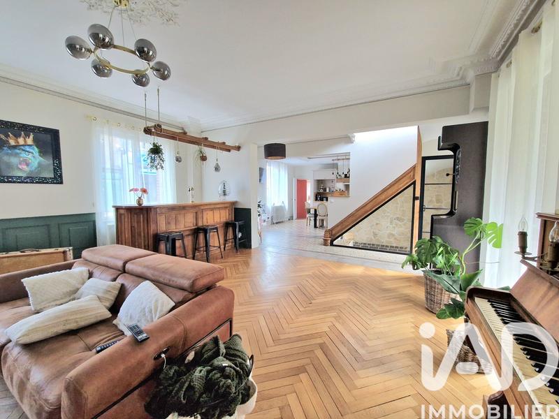 Maison - 267 m² - 10 pièces