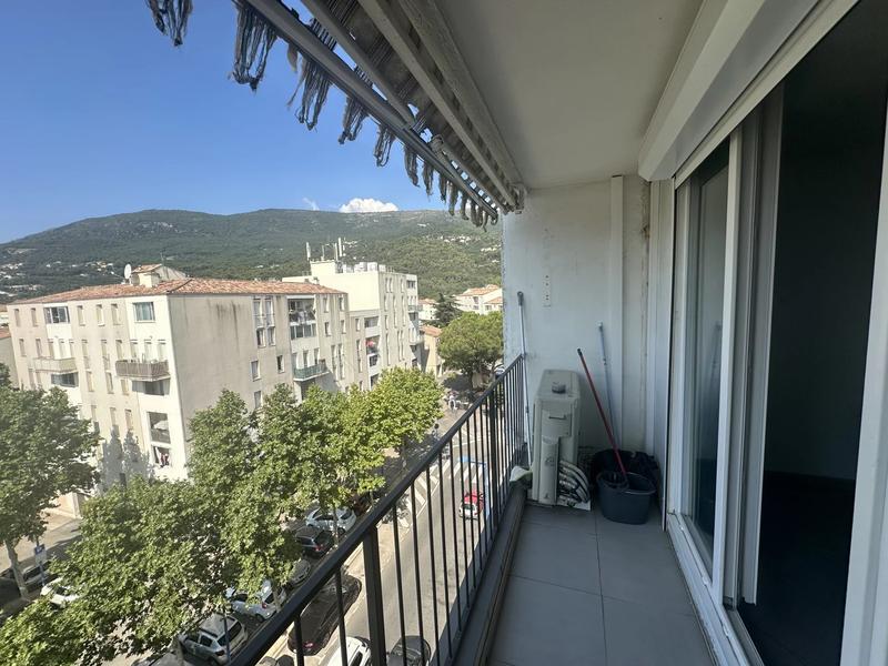 Appartement - 95 m² - 5 pièces