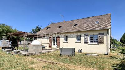 Maison traditionnelle - 185 m² - 10 pièces