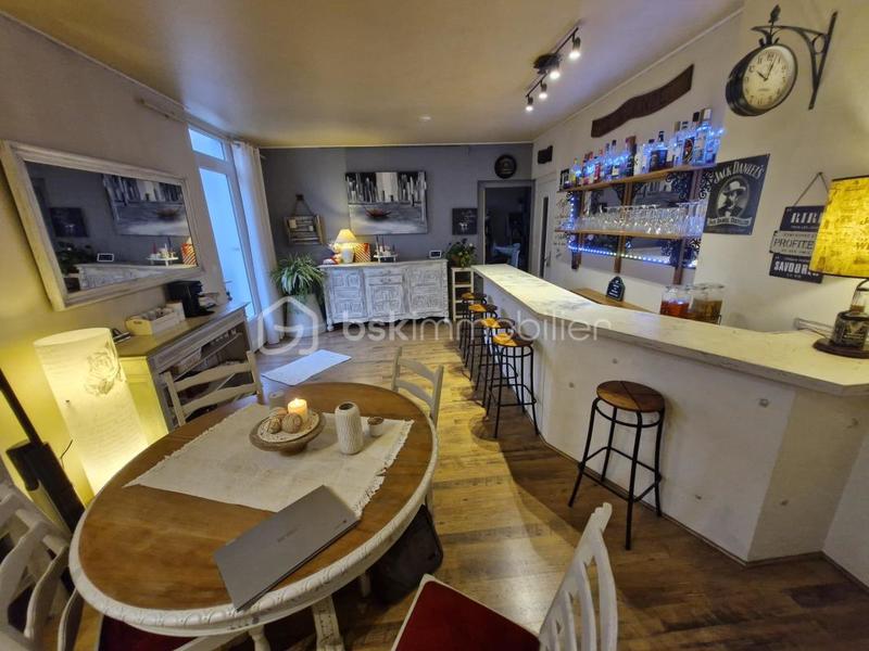 Maison traditionnelle - 170 m² - 6 pièces