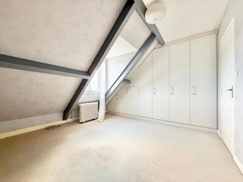 Maison - 219 m² - 8 pièces