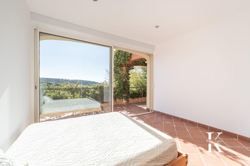 Villa - 256 m² - 6 pièces