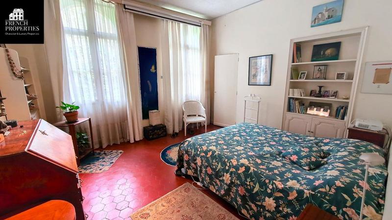 Demeure - 300 m² - 11 pièces