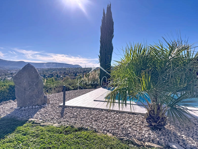 Villa - 140 m² - 5 pièces