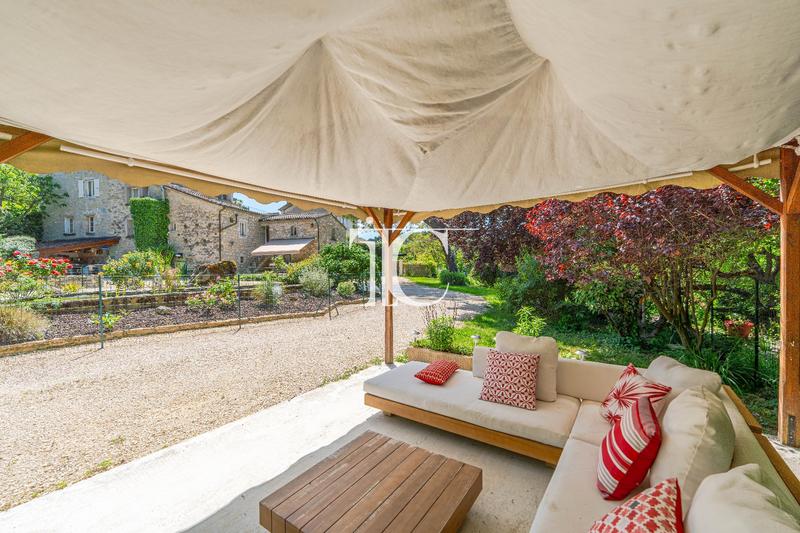 Maison - 397 m² - 12 pièces