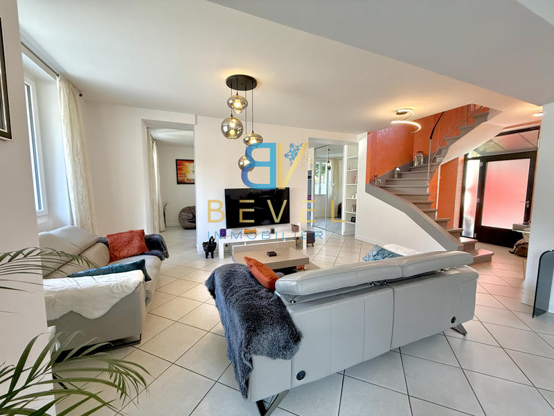 Villa - 238 m² - 8 pièces