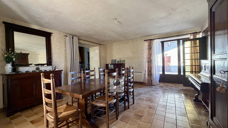 Maison - 208 m² - 7 pièces