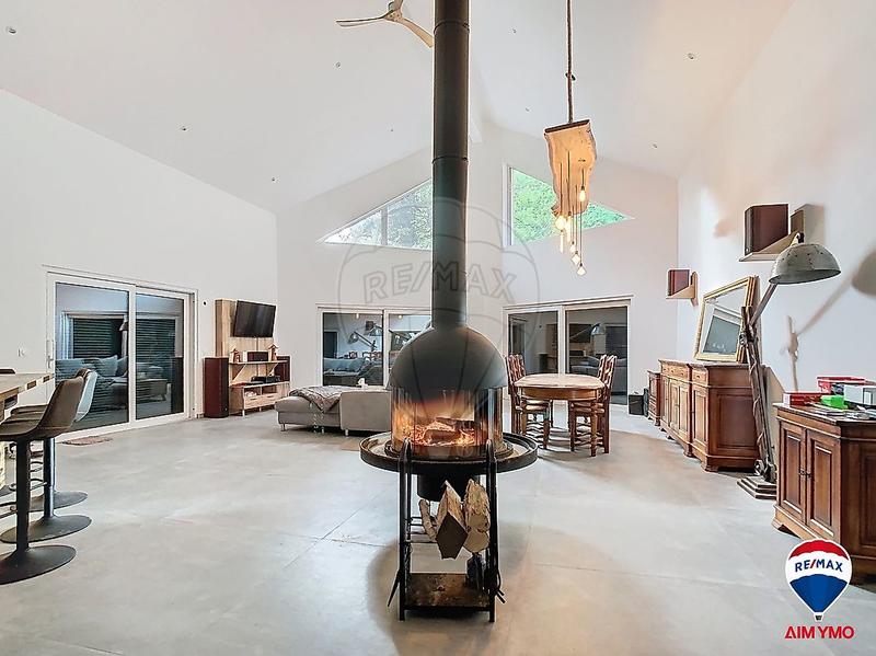 Maison - 300 m² - 10 pièces