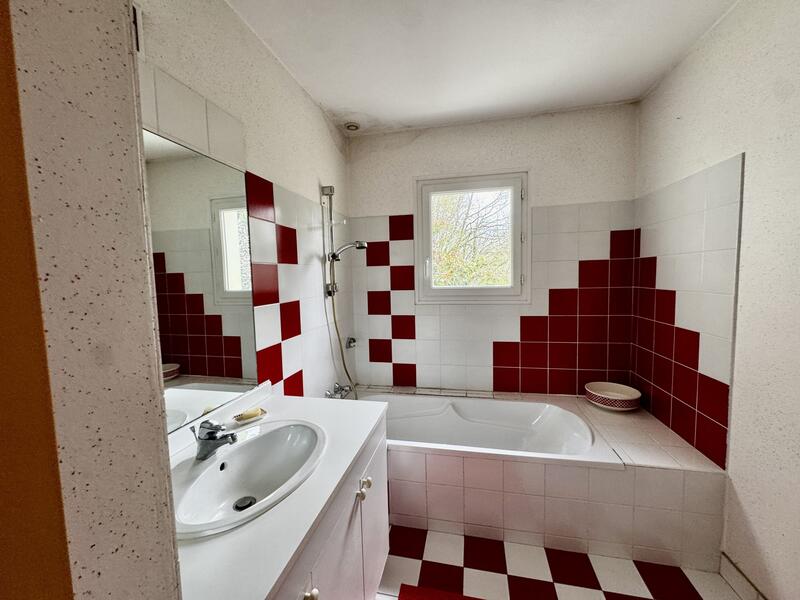 Maison traditionnelle - 95 m² - 4 pièces