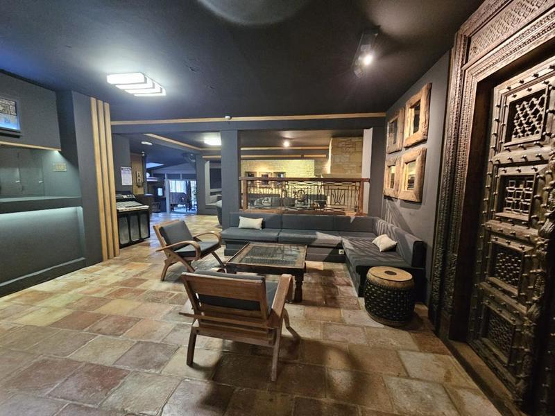 Demeure - 1 700 m² - 45 pièces