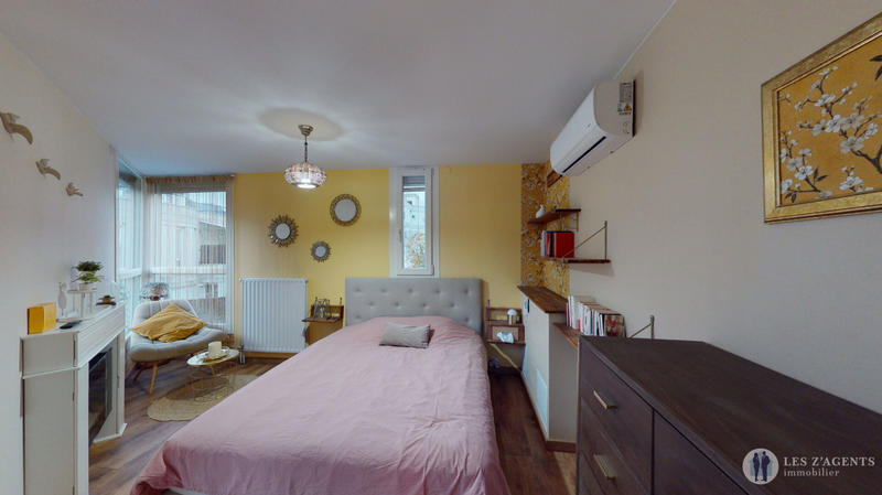 Appartement - 100 m² - 5 pièces